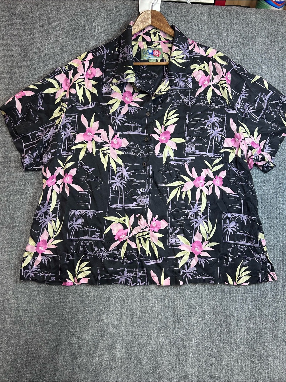 Hilo Hattie 2000’s Silk Black Short Sleeve Hawaiian Shirt with Pink Floral Print